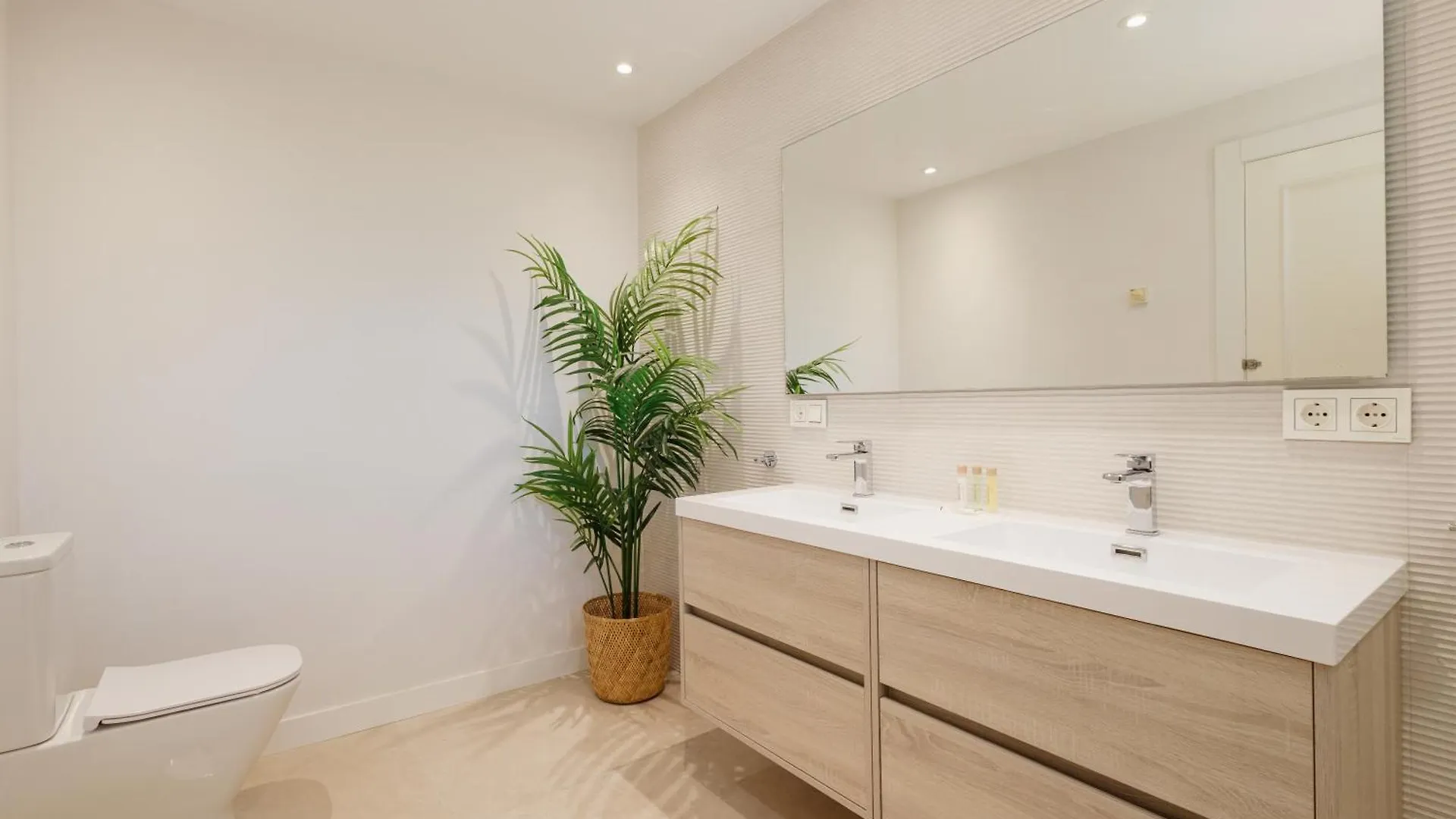Apartment With Direct Beach Access, In Hacienda Playa, Elviria Marbella