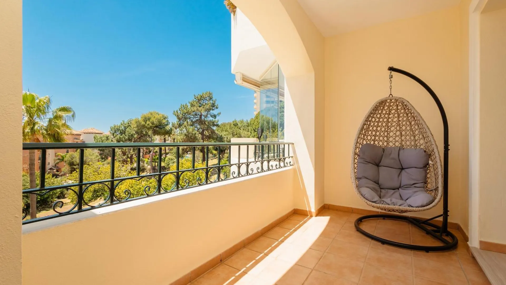 Apartment With Direct Beach Access, In Hacienda Playa, Elviria Marbella